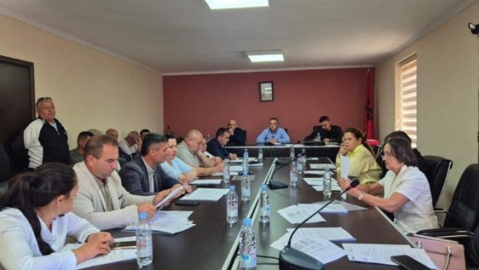 Prrenjasi kundërshton bashkimin me Librazhdin