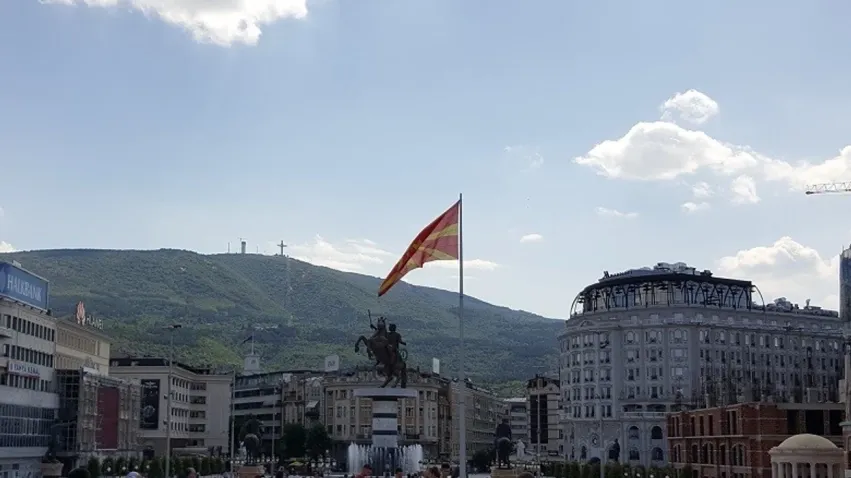 Të rinjtë në RMV qëndrojnë me prindërit deri në moshën 30.7 vjeç