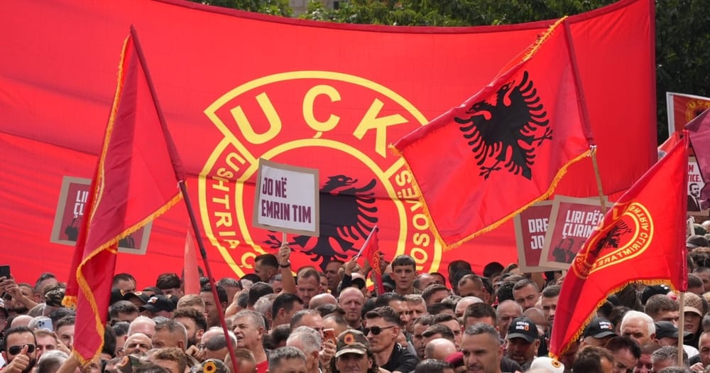 BE kërkon respekt të verdiktit, mijëra në Prishtinë për ish-krerët e UÇK-së