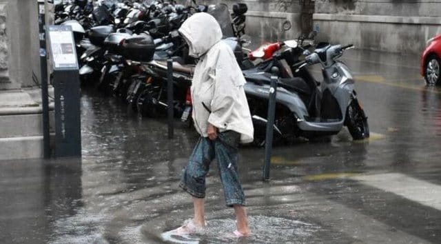 Stuhitë në Itali, alarm i verdhë në 12 rajone dhe rrezik për përmbytje