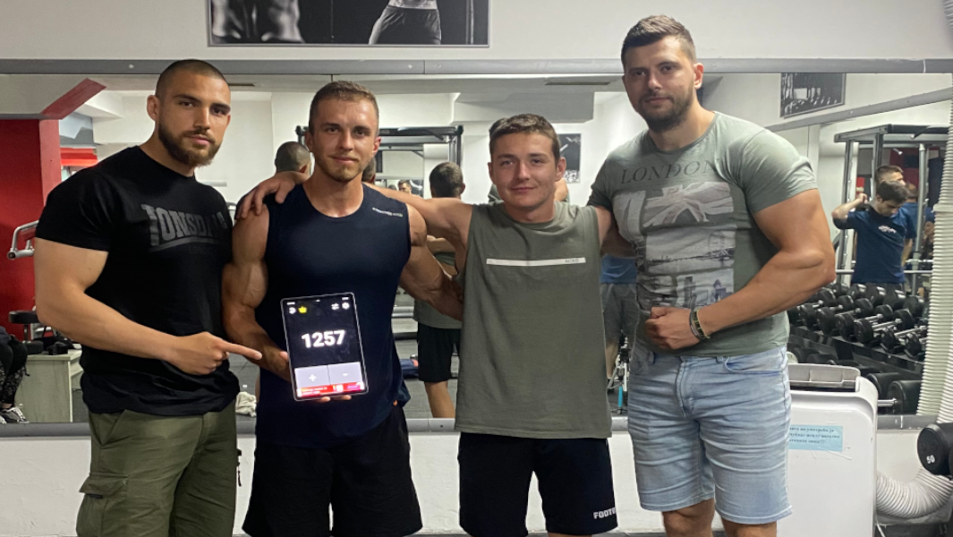 Kristian Bajovski thyen rekordin botëror me 1.257 pompa