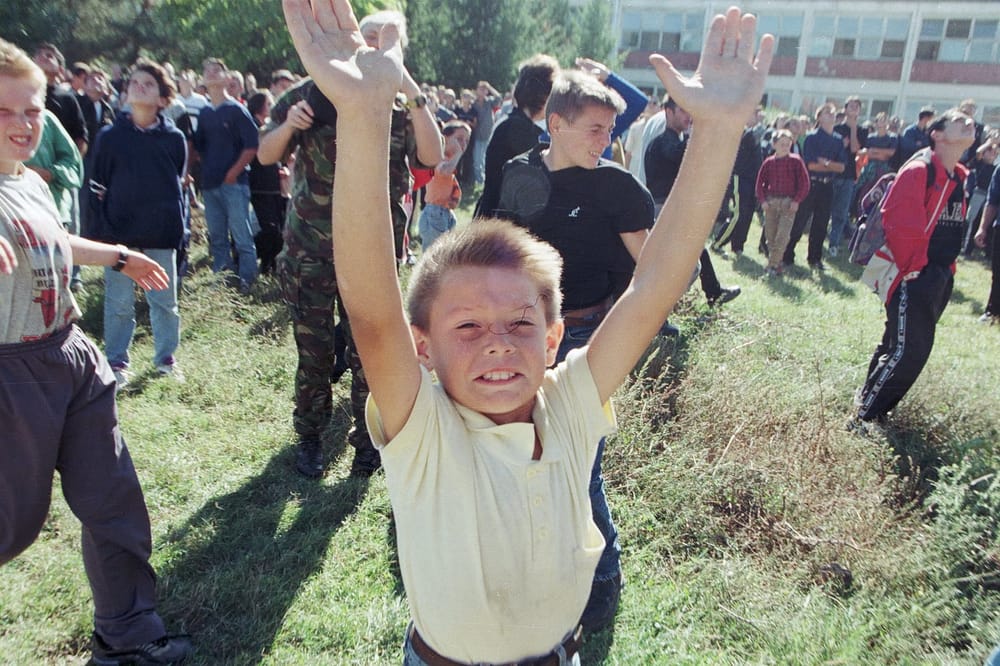 UNMIK publikon fotografi të rrallë nga 1999, simbol shprese