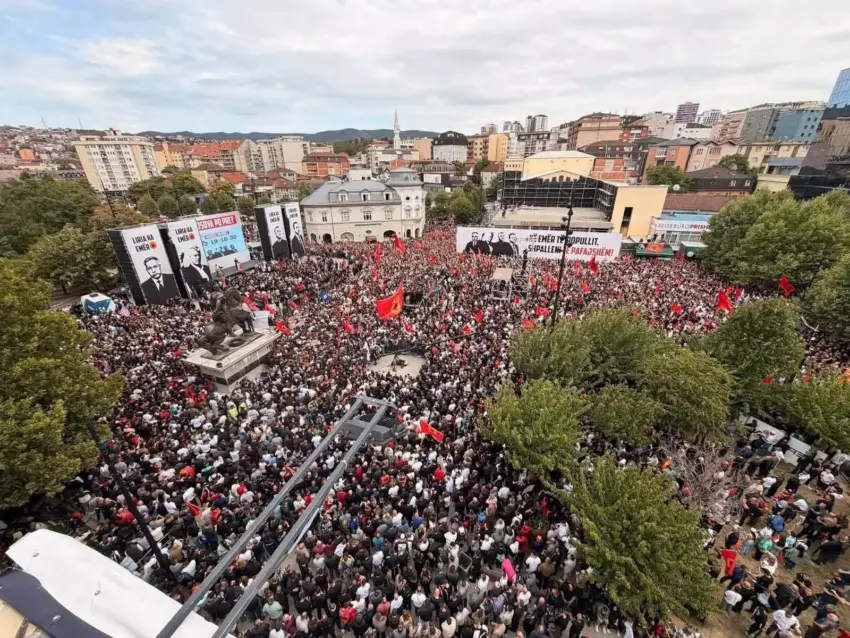 Hoxhaj përshëndet marshuesit: 100 mijë shqiptarë me UÇK-në në zemër