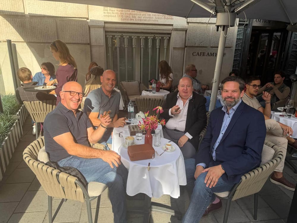 Lladrovci takon Lordin Michael dhe eurodeputetin Mandl