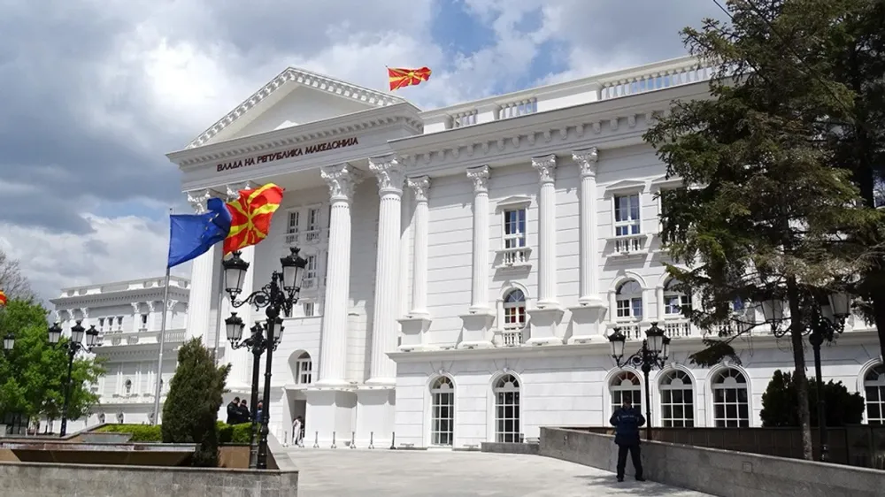 Qeveria sqaron arrestimin e shoferit për ryshfet