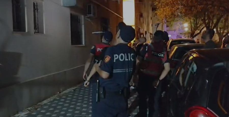 Autori u maskua si shpërndarës picash në shpërthimin me tritol