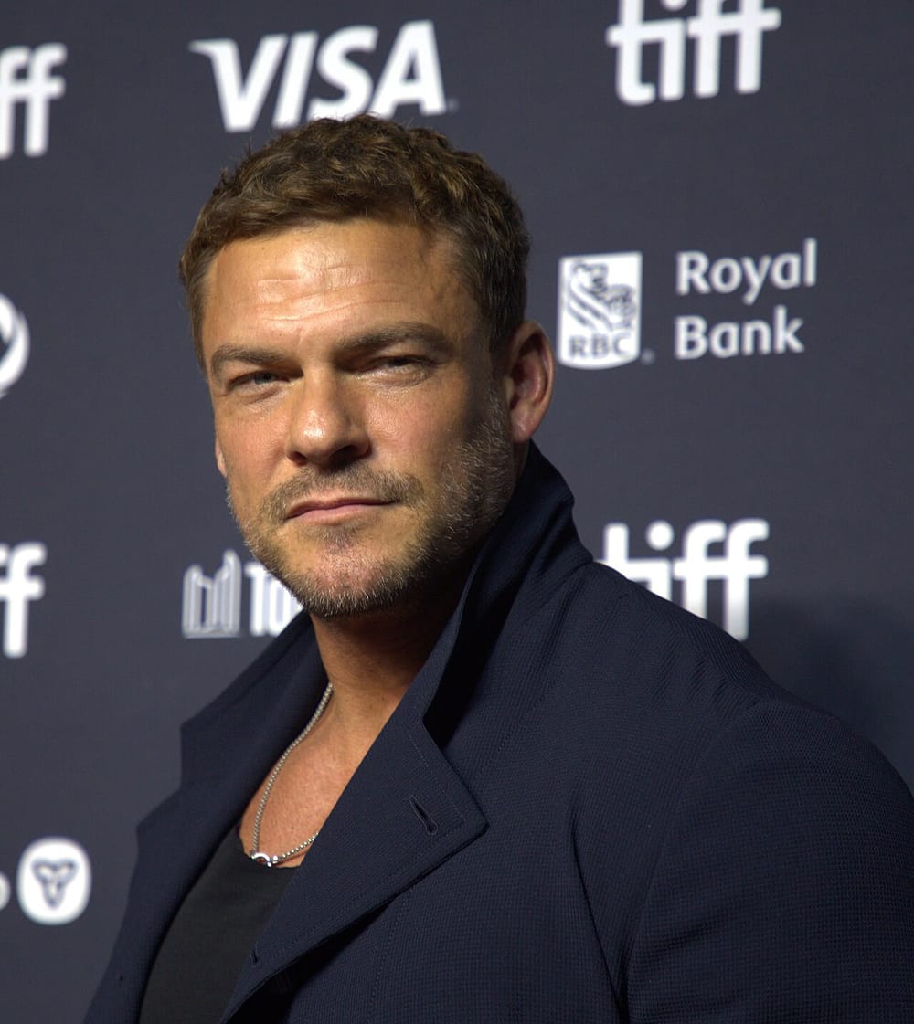 Alan Ritchson ndahet nga gruaja pas 27 vitesh së bashku