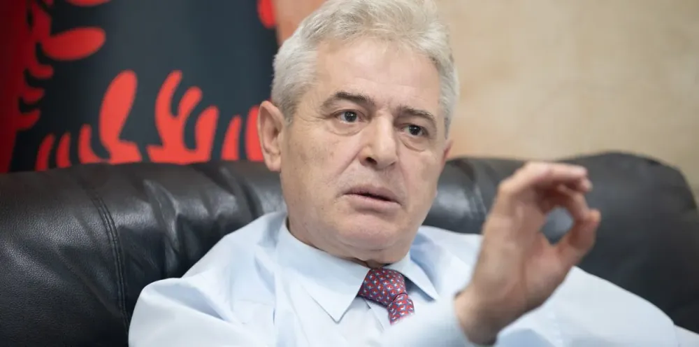 Ali Ahmeti kërkon referendum