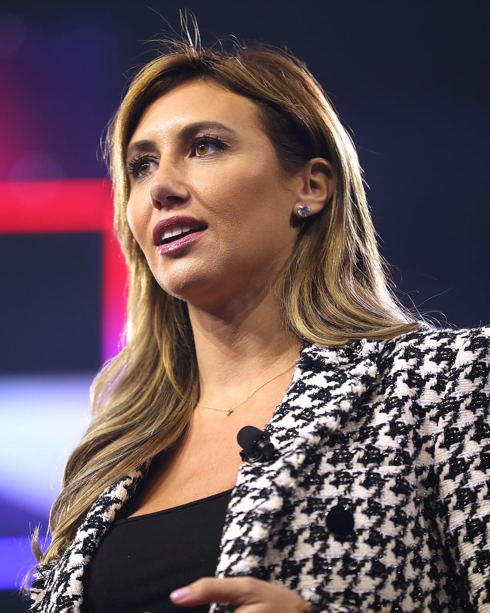 Alina Habba martohet me biznesmenin turk Turhan Mildon në ceremonie të paharrueshme