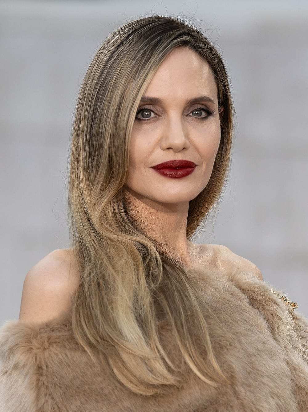Angelina Jolie shet rezidencën në Los Angeles për 24.75 milionë dollarë
