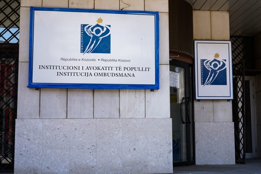 Kriteret e qeverisë për pagën e 13-të cenojnë barazinë dhe sigurinë juridike