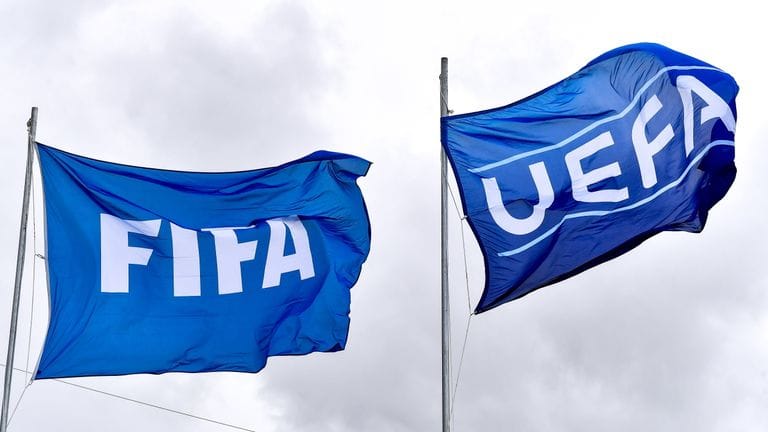 Përplasje mes FIFA-s dhe UEFA-s, akuzat për Infantinon marrin kthesë të re