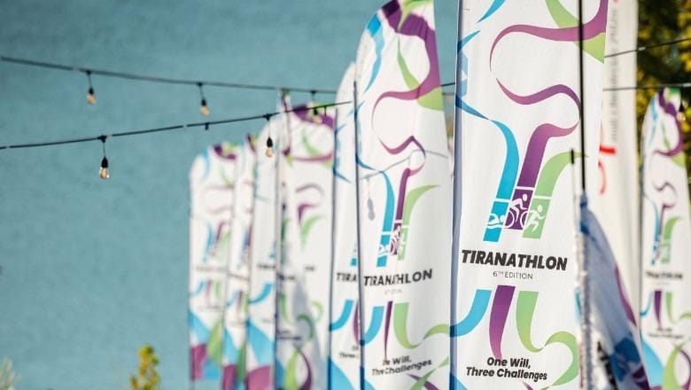 Tiranathlon bllokon disa akse rrugore dhe devijon transportin