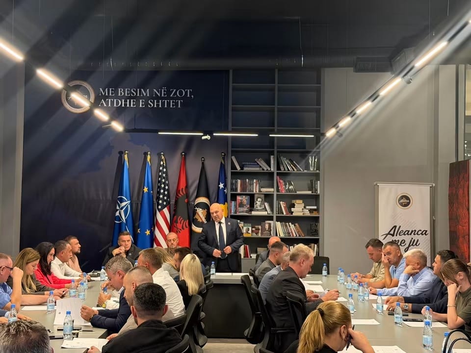 Aleanca miraton raportin e Kryesisë dhe pret lirimin e katër udhëheqësve të UÇK-së