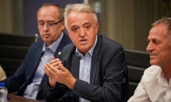 Hamiti shpërnda Nënin 70 të Kushtetutës: deputetët nuk lidhen me mandat detyrues