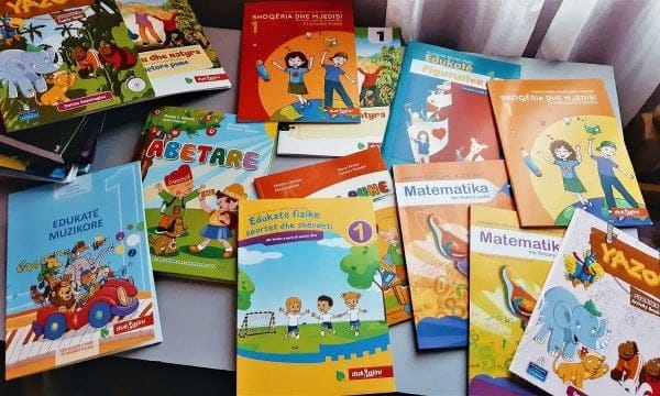 Shitja e librave të përdorur në rrjete sociale pavarësisht subvencioneve