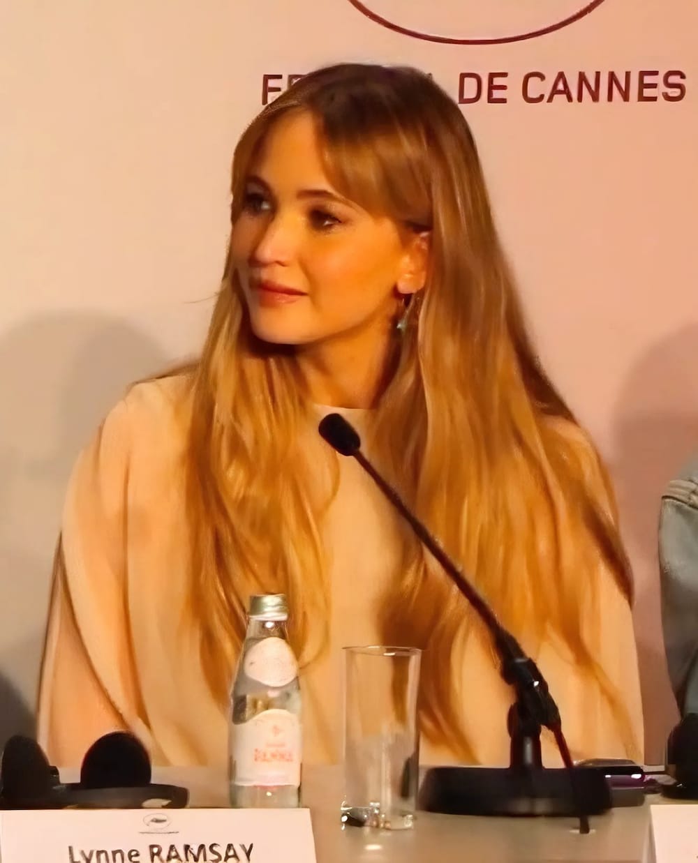 Aktorja Jennifer Lawrence tregon arsyen e shamisë në publik