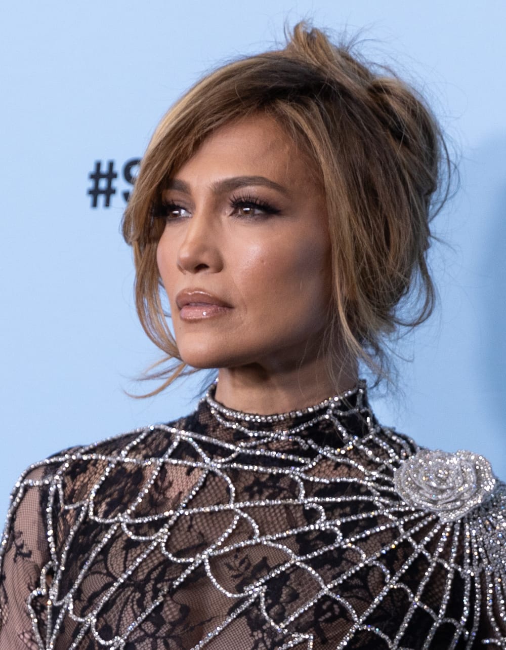 Jennifer Lopez rikthen manikyrin chai latte në trendin e vjeshtës 2026