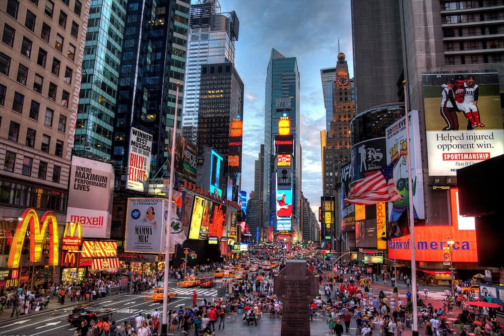 Billbord „Liri për Çlirimtarët“ në Times Square të hënën