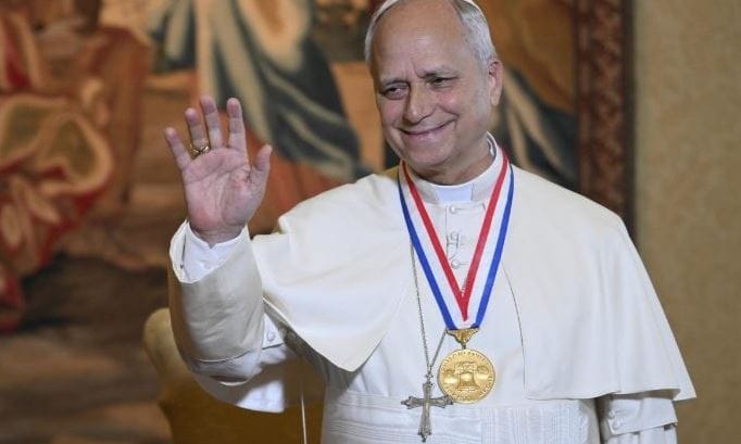 Papa Leo XIV mbërrin në Francë për vizitë katërditore