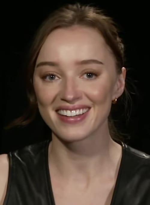 Phoebe Dynevor martohet me Cameron Fuller në kështjellë në Francë