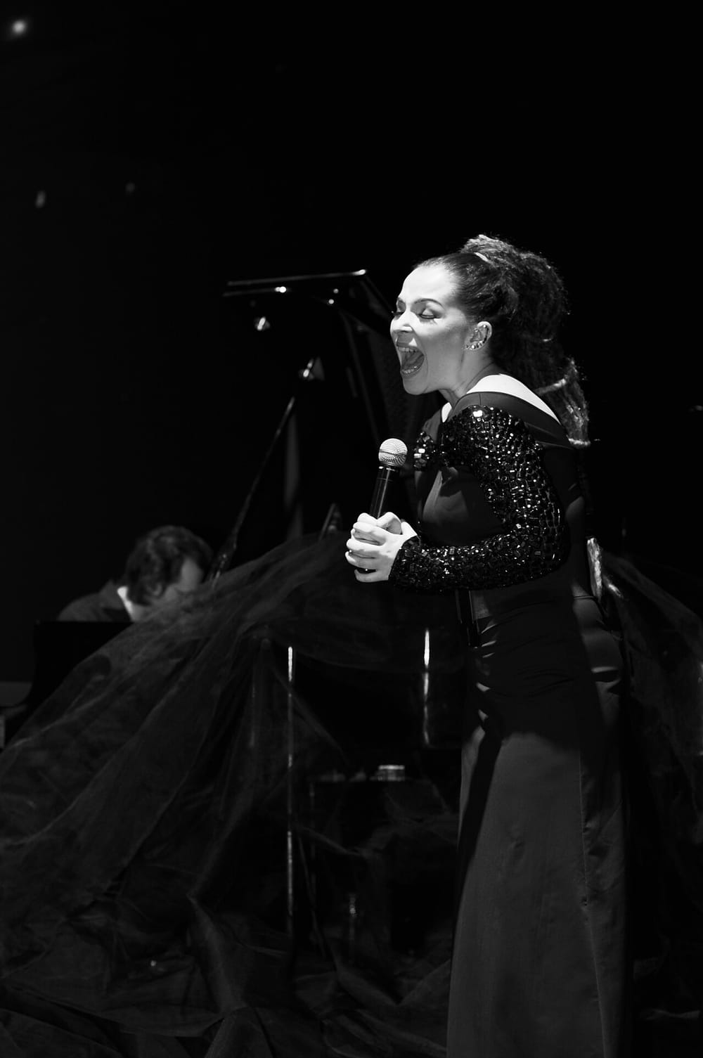 Rona Nishliu do të këndojë në Çair për festat e Nëntorit