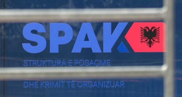 Alban Eftimi del nga SPAK pas pyetjeve për vilën e Ballukut
