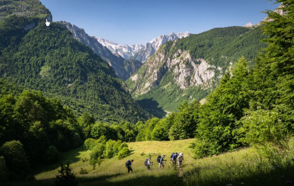 Revista britanike „HELLO!“ thekson Shqipërinë si destinacion turistik tërheqës