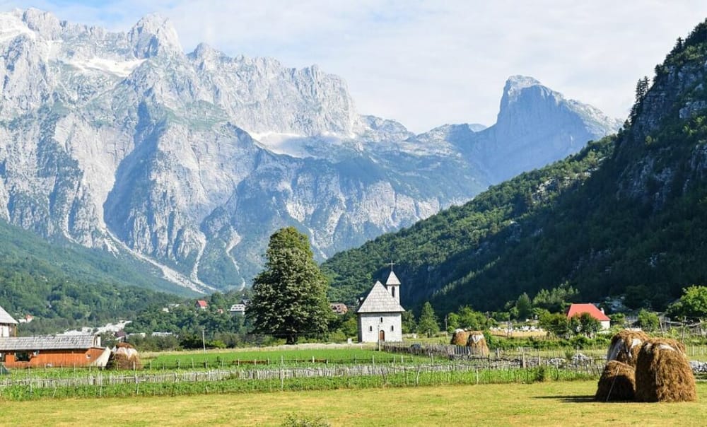Revista franceze veçon nëntë mrekullitë e Shqipërisë turistike