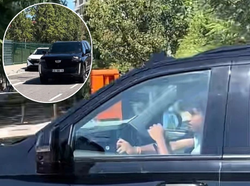 Karim Adeyemi shfaqet në Barcelonë me veturë me targa të Ferizajt