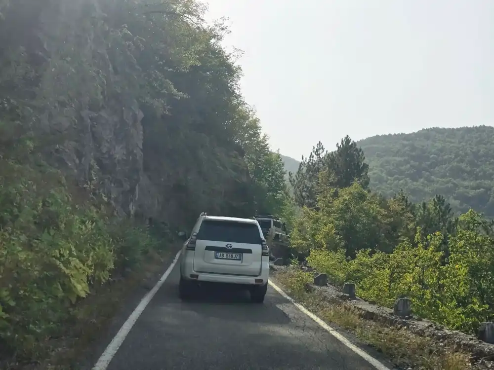Rruga Fushë Arrëz–Fierzë e lënë pa dritë, rrezik për shoferët