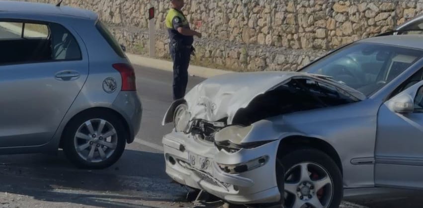 Përplasje makinash në Qafë Plloçë, dy shtetase dëmtohen