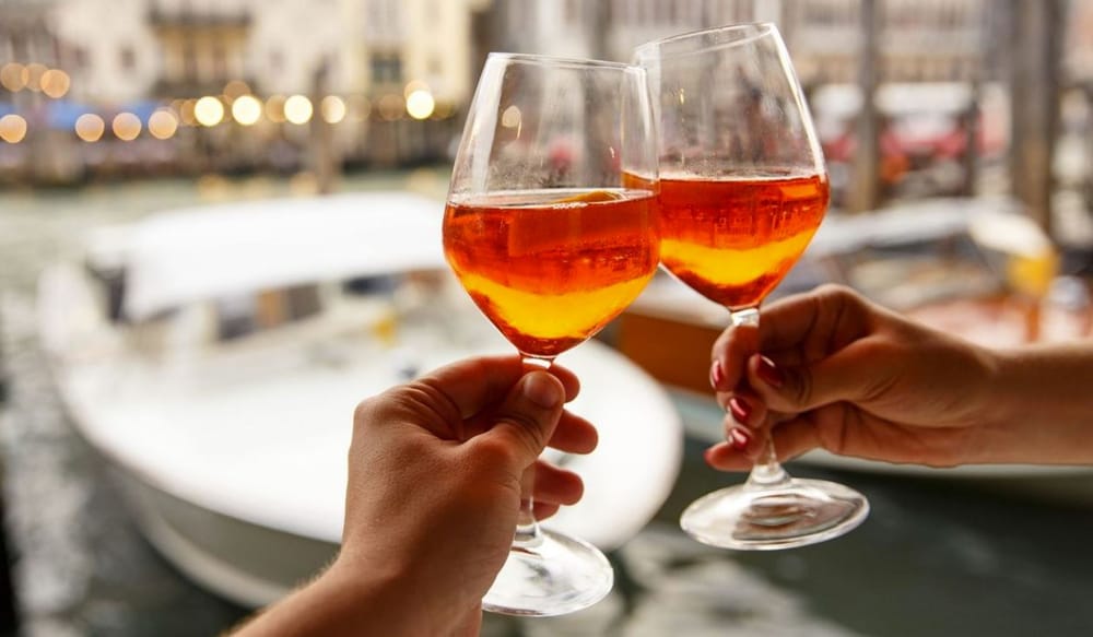 Sekuestrohen shishe të falsifikuara Aperol dhe Campari në Venecia