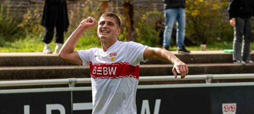 Enis Rexhepi debuton me Stuttgartin II
