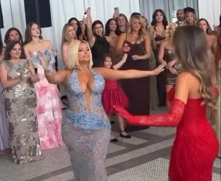 Bebe Rexha shkëlqen me fustan të kaltër në dasmën e vëllait