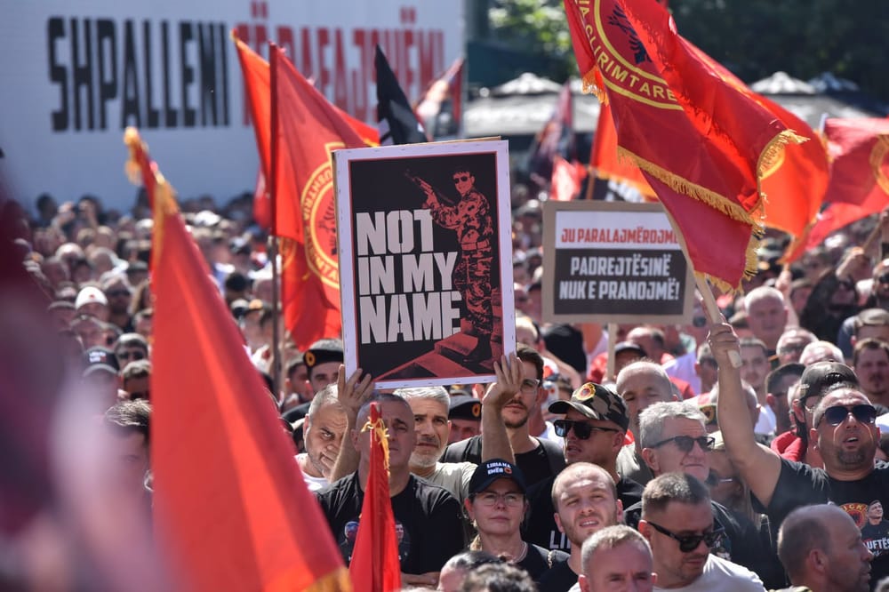 Protesta në qytetet e Kosovës kundër vendimit të Dhomave të Specializuara