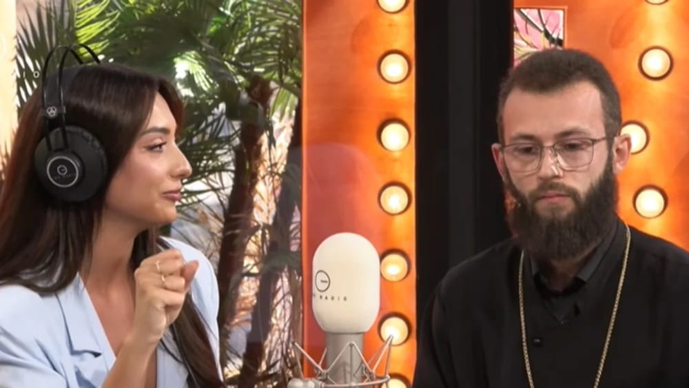 Foto: https://albeu.com/showbiz/a-eshte-ende-i-virgjer-at-nikolla-