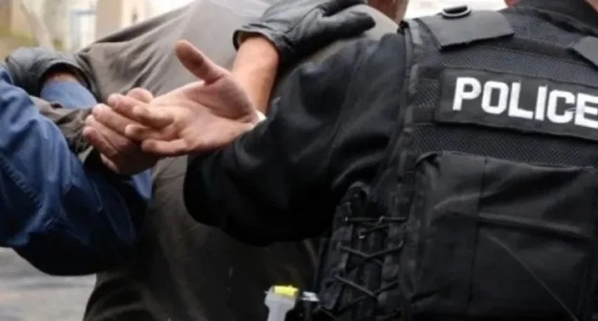 Arrestohen dy persona në Gjakovë dhe dy të tjerë për armë në Gjilan