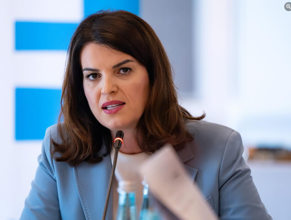 Albana Koçiu, zëvendëskryeministrja e Shqipërisë, reagoi për alarm-in e rremë të bombës në shkollën 'Emin Duraku' në Tiranë