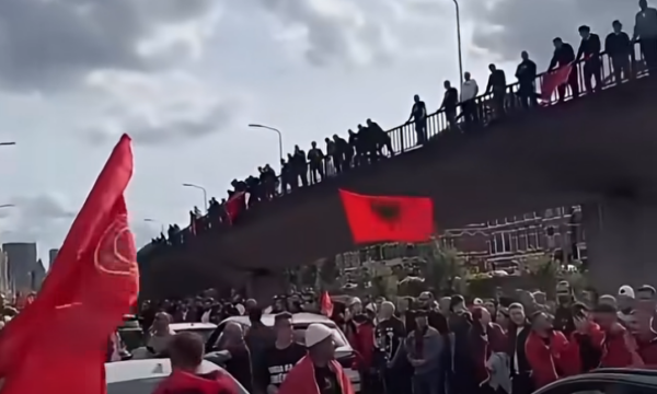 Qindra shqiptarë me flamuj në Hagë një ditë para aktgjykimit për ish-krerët e UÇK-së