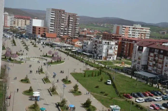 Dy të mitur në QKUK pas plagosjes me thikë në Drenas
