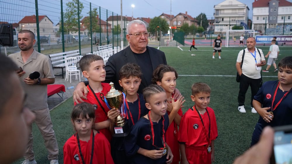 Familja Türker donon për dy fushë futbolli në Luginën e Preshevës