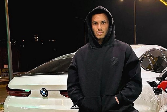 Edi Kuçi publikon video nga ndejë burrash pas polemikave në rrjete