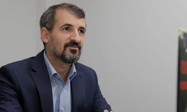 Miftaraj: Gjyqtarët e Kushtetueses po e luajnë rolin e politikanit kushtetutshkelës
