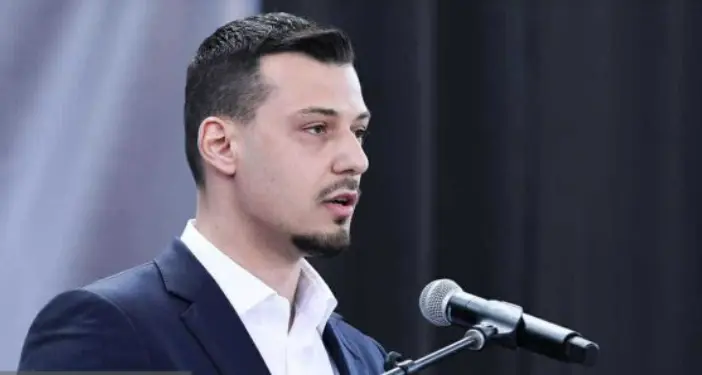 Endrit Thaçi: Do t'i bashkohem zërit tuaj sapo të kthehem në Kosovë