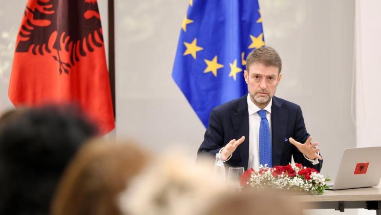 Ministri Hoxha denon nderimet ndaj Mlladiqit në Serbi