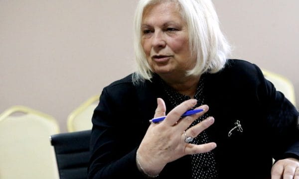 Detajet e ceremonisë së varrimit për veprimtaren Flora Brovina