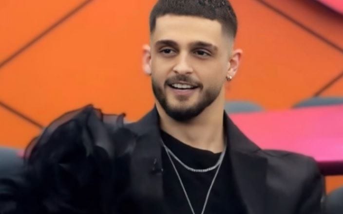 DJ Gimbo në zi pas ndarjes nga jeta të gjyshes