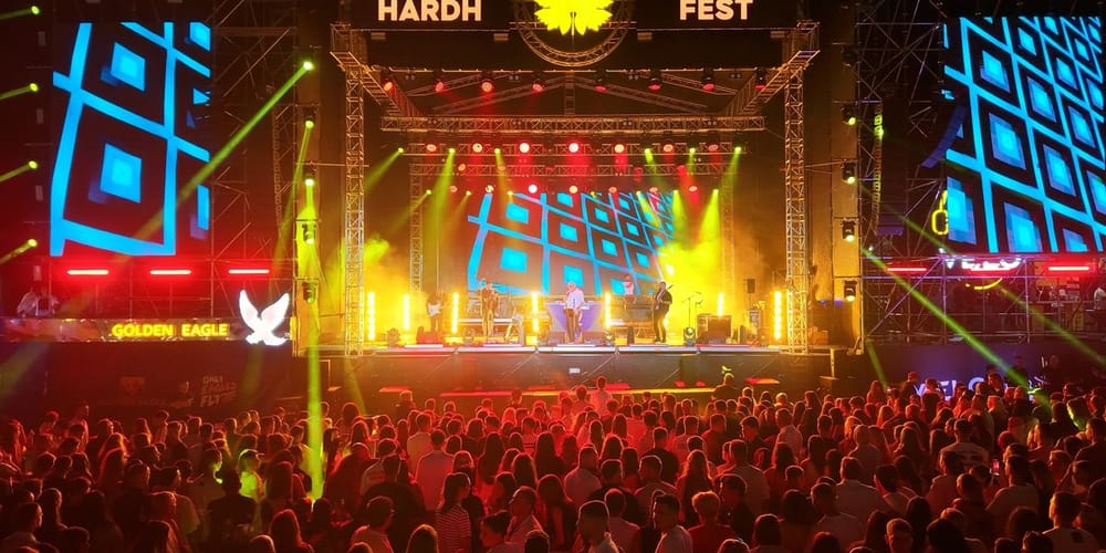 Hardh Fest tejkalon parashikimet, policia bllokon hyrjen kryesore