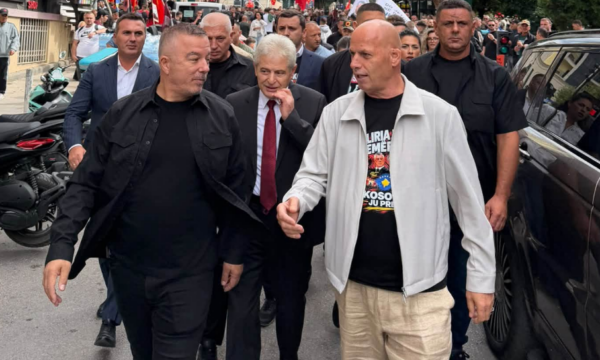Lladrovci kërkon pafajësi për Thaçin, Veselin, Krasniqin e Selimin pas Marshit për Liri